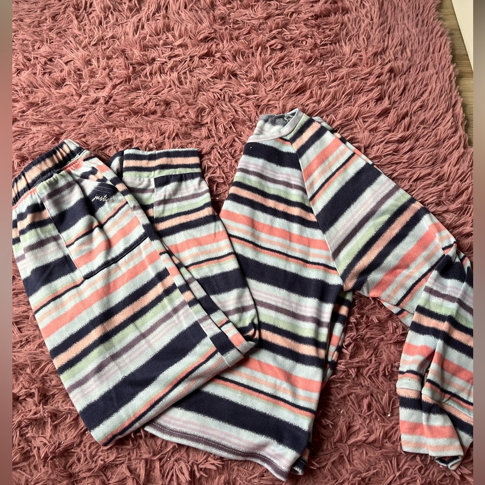 - girls comfy pajama set